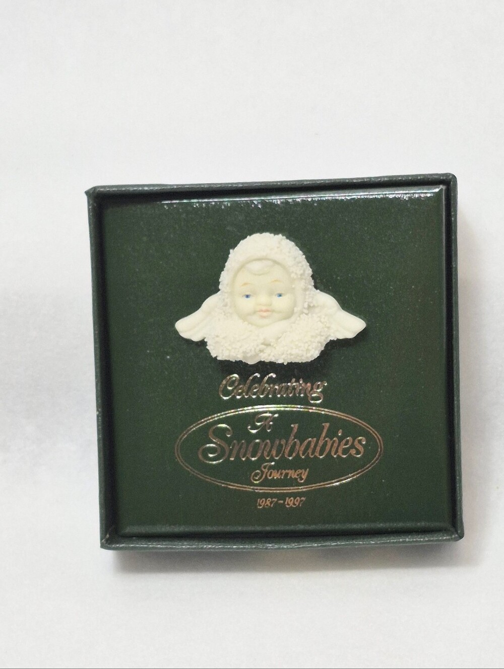 New Department 56 Snowbabiea Lapel Pin - Picture 2 of 2